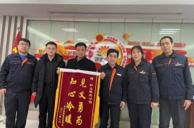 雪天路遇摔暈路人?救!供暖管家及時援手傳遞暖心正能量